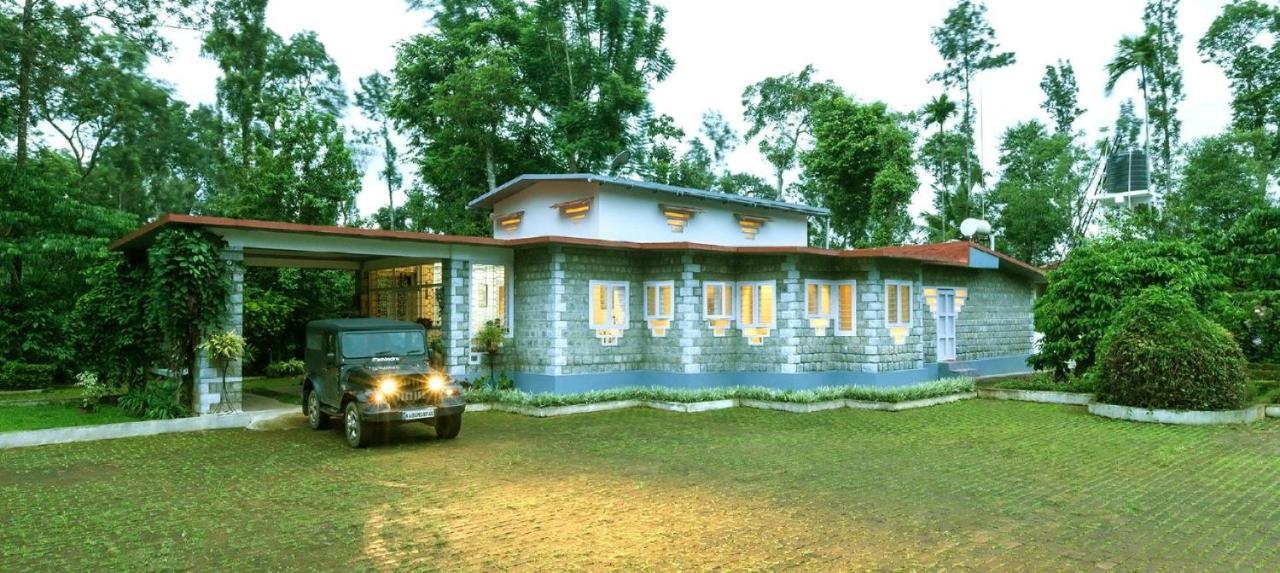 Coorg Kolamotte Hotel Gonikoppal Kültér fotó